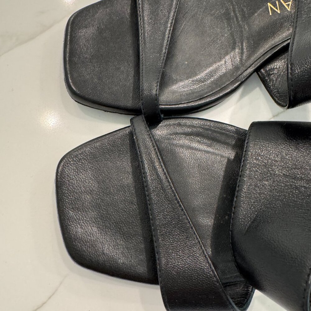 Stuart Weitzman - Picture 5 of 7
